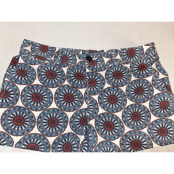 Banana Republic‎ Medallion Floral Printed Cuffed Chino Shorts Size 4 - Picture 3 of 9